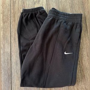 Women’s Nike loose fit joggers mid rise
